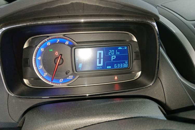Used Chevrolet Trax 2014 1.4T Automatic Two-Wheel Drive Luxury Model Odometer Close Up