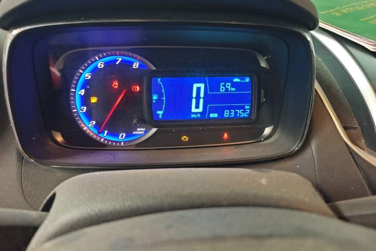 Used Chevrolet Trax 2014 1.4T Manual Two-Wheel Drive Comfort Model Odometer Close Up
