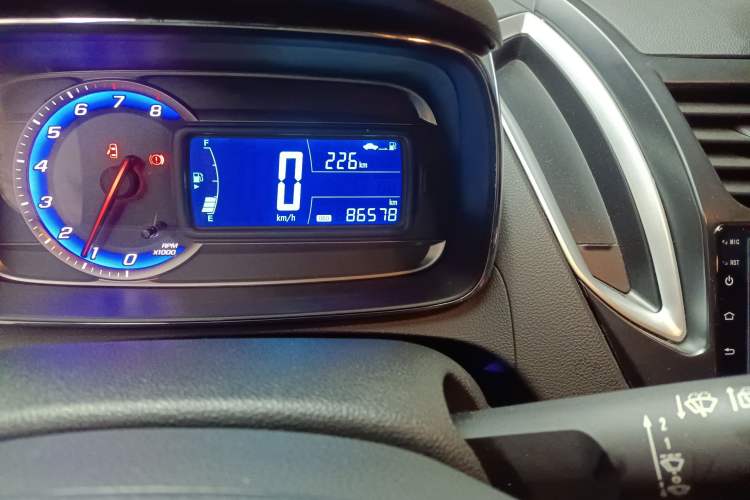 Used Chevrolet Trax 2014 1.4T Manual Two-Wheel Drive Comfort Model Odometer Close Up