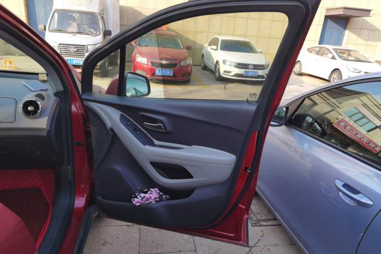 Used Chevrolet Trax 2014 1.4T Automatic Two-Wheel Drive Comfort Version Right Front Door Interior