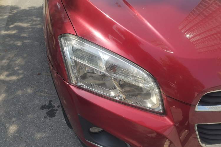 Used Chevrolet Trax 2014 1.4T Automatic Two-Wheel Drive Luxury Model Right Front Headlight