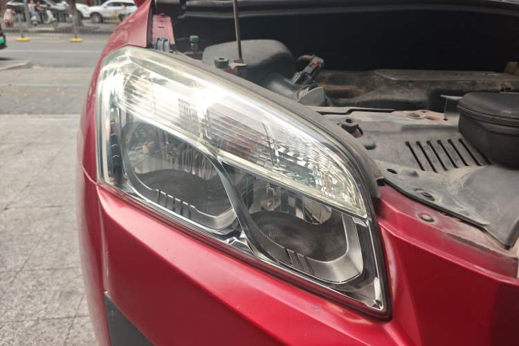 Used Chevrolet Trax 2014 1.4T Automatic Two-Wheel Drive Luxury Model Right Front Headlight