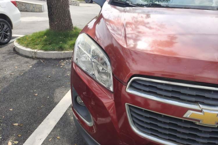 Used Chevrolet Trax 2014 1.4T Manual Two-Wheel Drive Comfort Model Right Front Headlight