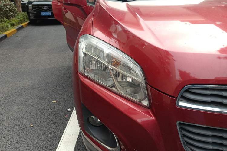 Used Chevrolet Trax 2014 1.4T Automatic Two-Wheel Drive Luxury Model Right Front Headlight