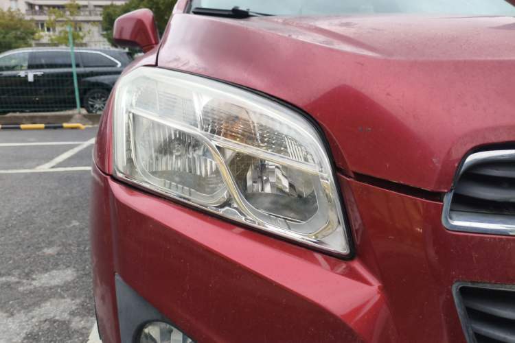 Used Chevrolet Trax 2014 1.4T Automatic Two-Wheel Drive Luxury Model Right Front Headlight