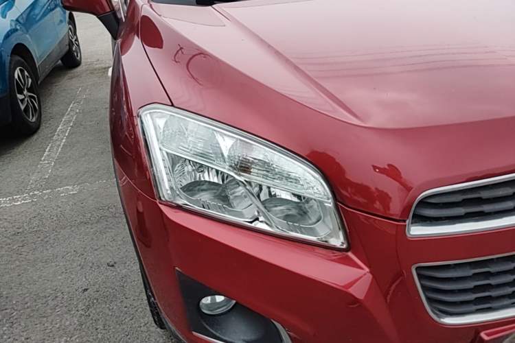 Used Chevrolet Trax 2014 1.4T Manual Two-Wheel Drive Comfort Model Right Front Headlight