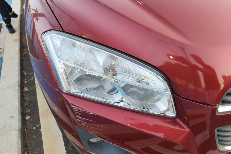 Used Chevrolet Trax 2014 1.4T Automatic Two-Wheel Drive Luxury Model Right Front Headlight