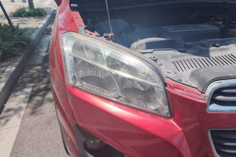 Used Chevrolet Trax 2014 1.4T Automatic Two-Wheel Drive Luxury Model Right Front Headlight