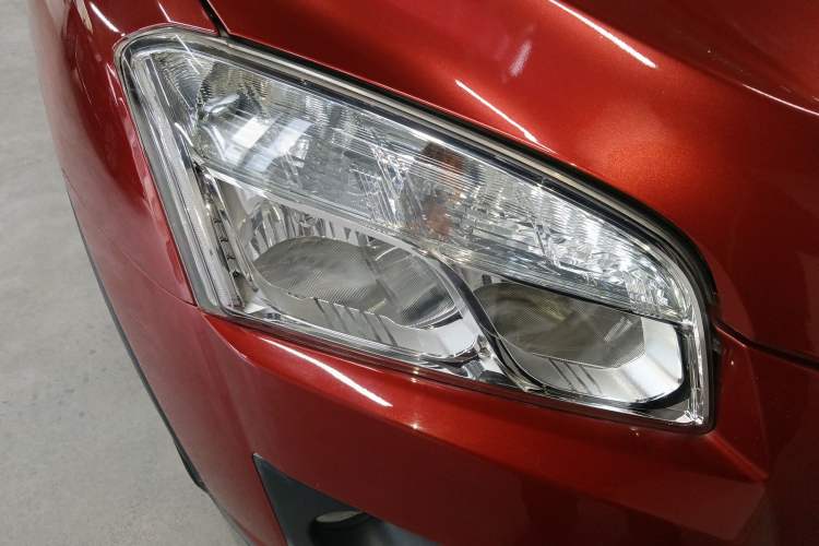 Used Chevrolet Trax 2014 1.4T Automatic Two-Wheel Drive Luxury Model Right Front Headlight