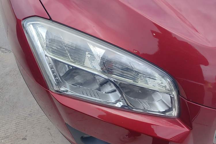 Used Chevrolet Trax 2014 1.4T Automatic Two-Wheel Drive Luxury Model Right Front Headlight