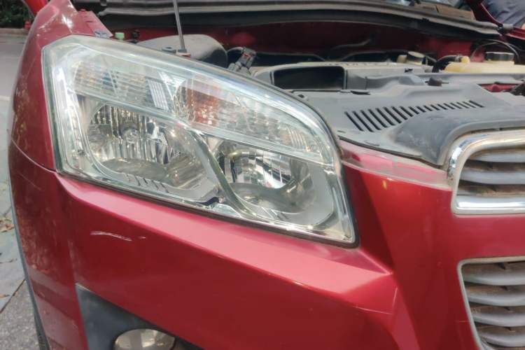 Used Chevrolet Trax 2014 1.4T Automatic Two-Wheel Drive Luxury Model Right Front Headlight