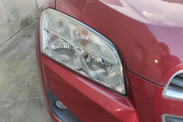 Used Chevrolet Trax 2014 1.4T Automatic Two-Wheel Drive Comfort Version Right Front Headlight