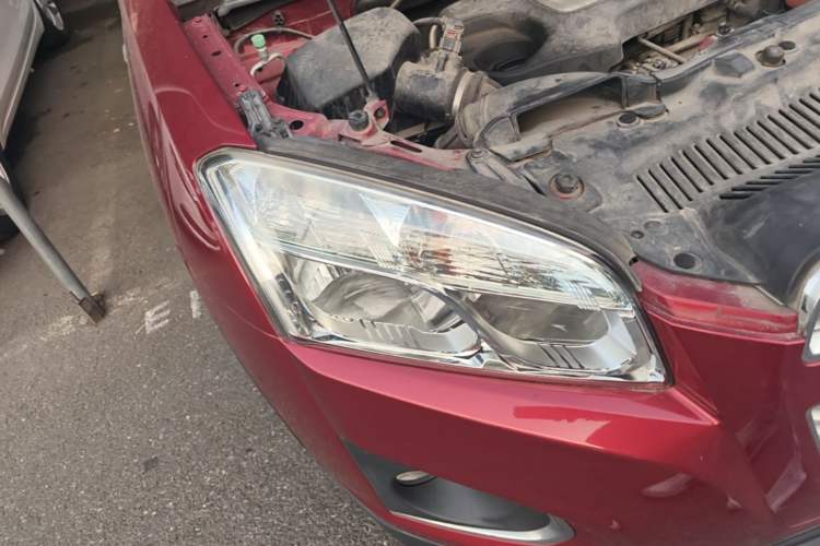 Used Chevrolet Trax 2014 1.4T Automatic Two-Wheel Drive Luxury Model Right Front Headlight
