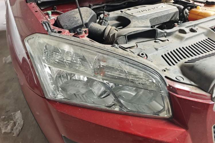 Used Chevrolet Trax 2014 1.4T Manual Two-Wheel Drive Comfort Model Right Front Headlight