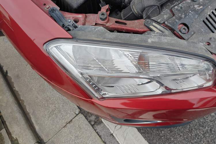Used Chevrolet Trax 2014 1.4T Automatic Two-Wheel Drive Comfort Version Right Front Headlight