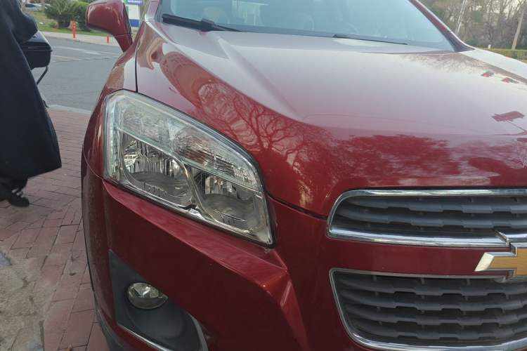 Used Chevrolet Trax 2014 1.4T Automatic Two-Wheel Drive Luxury Model Right Front Headlight