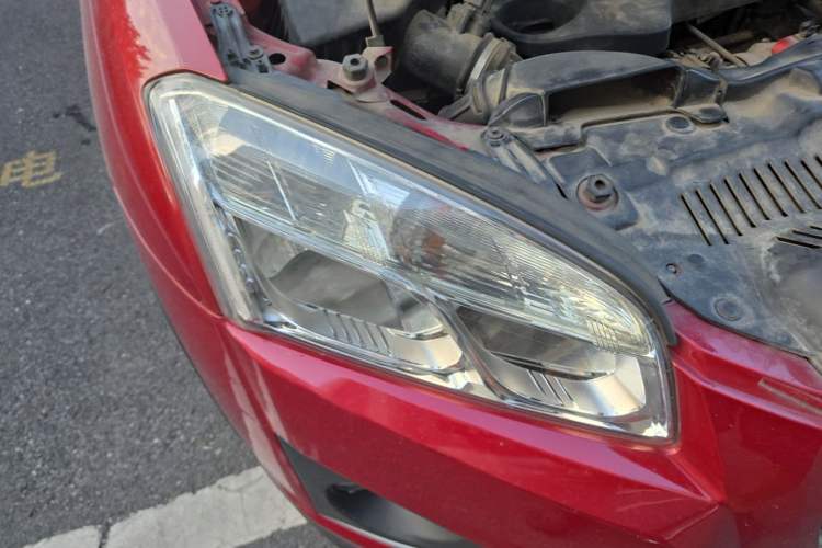 Used Chevrolet Trax 2014 1.4T Automatic Two-Wheel Drive Comfort Version Right Front Headlight