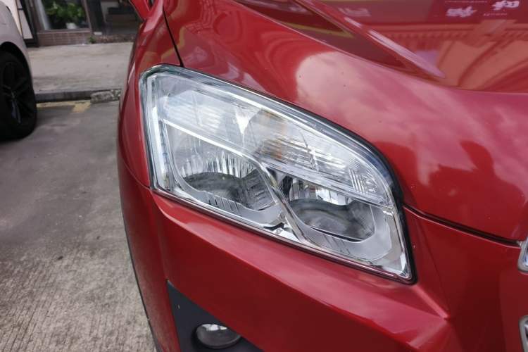 Used Chevrolet Trax 2014 1.4T Automatic Two-Wheel Drive Luxury Model Right Front Headlight