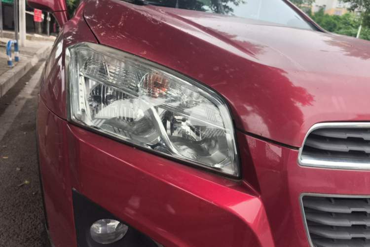Used Chevrolet Trax 2014 1.4T Automatic Two-Wheel Drive Luxury Model Right Front Headlight