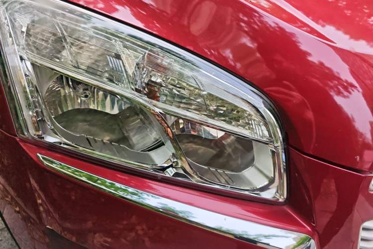 Used Chevrolet Trax 2014 1.4T Transformers Limited Edition Right Front Headlight