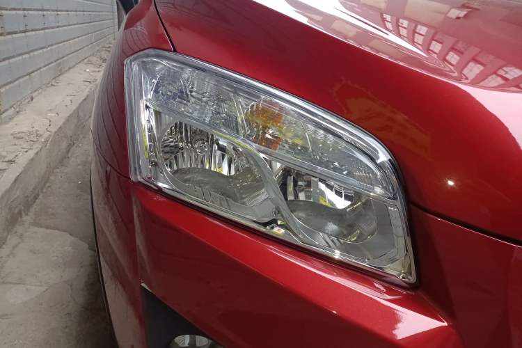 Used Chevrolet Trax 2014 1.4T Manual Two-Wheel Drive Comfort Model Right Front Headlight