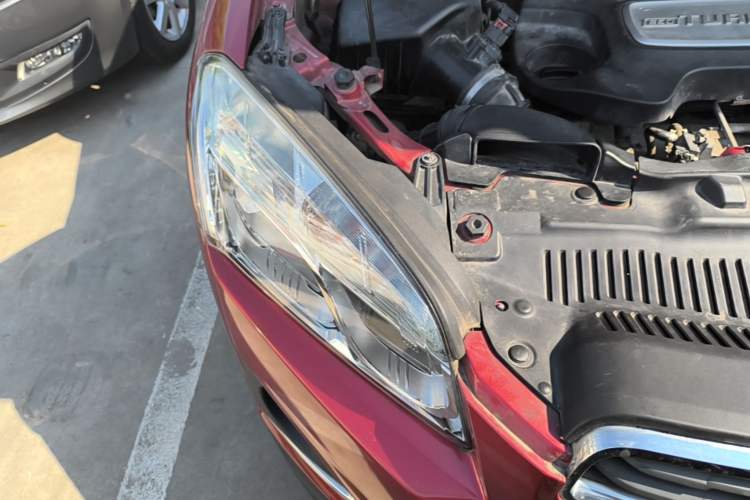 Used Chevrolet Trax 2014 1.4T Automatic Two-Wheel Drive Luxury Model Right Front Headlight