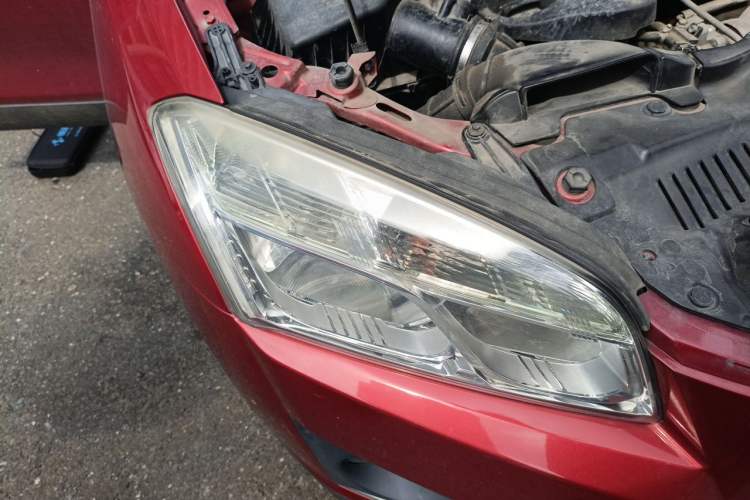 Used Chevrolet Trax 2014 1.4T Automatic Two-Wheel Drive Luxury Model Right Front Headlight