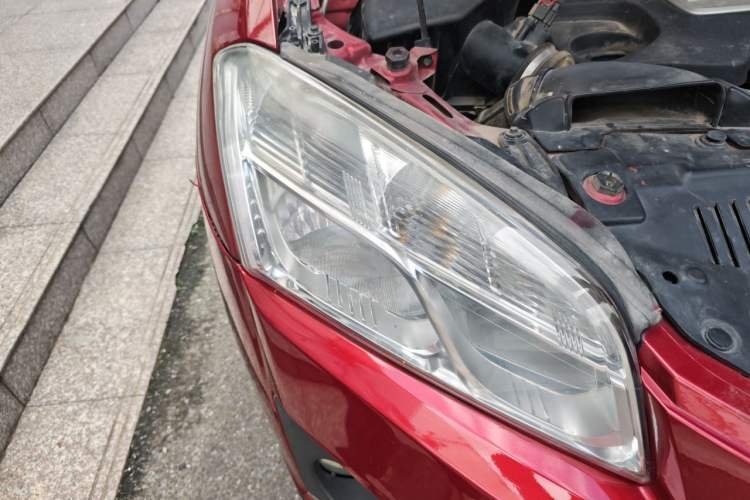 Used Chevrolet Trax 2014 1.4T Automatic Two-Wheel Drive Luxury Model Right Front Headlight