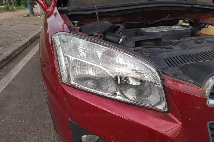 Used Chevrolet Trax 2014 1.4T Automatic Two-Wheel Drive Luxury Model Right Front Headlight