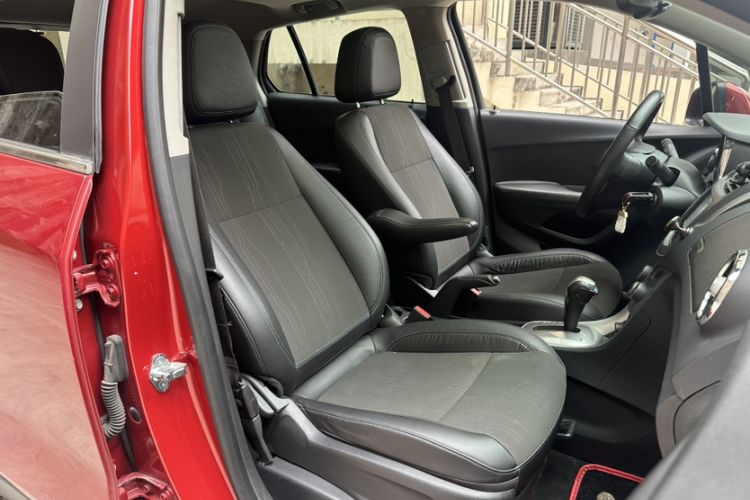 Used Chevrolet Trax 2014 1.4T Automatic Two-Wheel Drive Luxury Model Right Front Seat