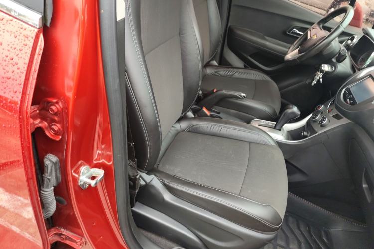Used Chevrolet Trax 2014 1.4T Automatic Two-Wheel Drive Luxury Model Right Front Seat