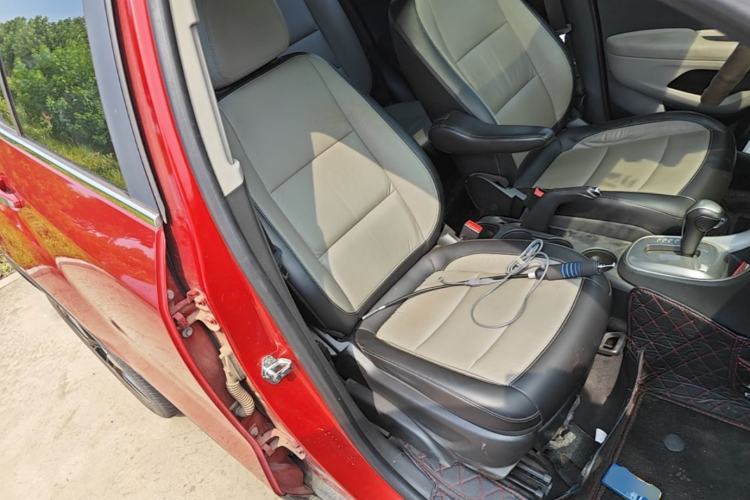 Used Chevrolet Trax 2014 1.4T Automatic All-Wheel Drive Flagship Version Right Front Seat