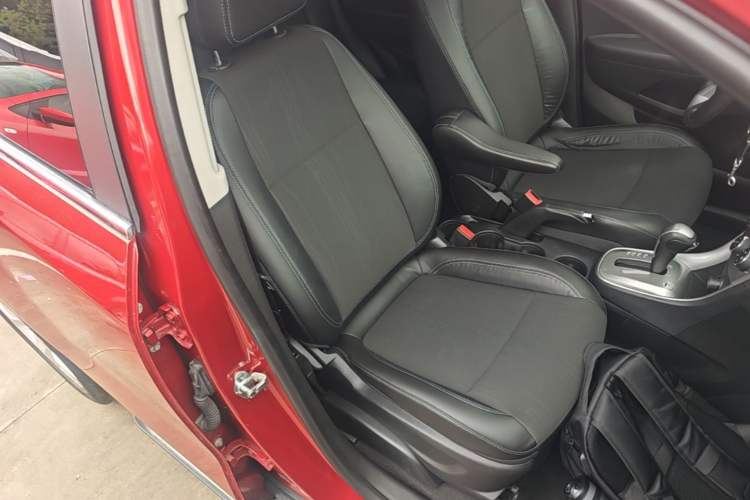 Used Chevrolet Trax 2014 1.4T Automatic Two-Wheel Drive Luxury Model Right Front Seat