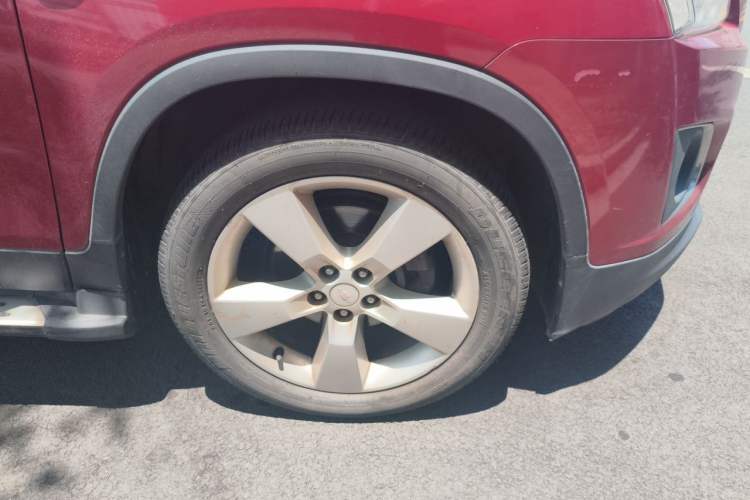 Used Chevrolet Trax 2014 1.4T Automatic Two-Wheel Drive Luxury Model Right Front Wheel Hub