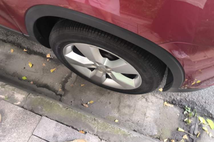Used Chevrolet Trax 2014 1.4T Automatic Two-Wheel Drive Comfort Version Right Front Wheel Hub