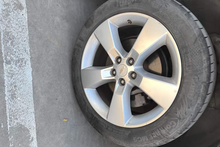 Used Chevrolet Trax 2014 1.4T Automatic Two-Wheel Drive Luxury Model Right Front Wheel Hub
