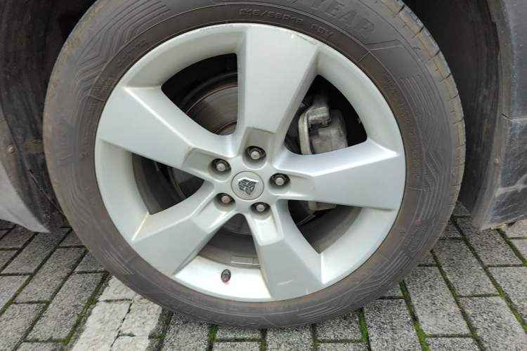 Used Chevrolet Trax 2014 1.4T Transformers Limited Edition Right Front Wheel Hub