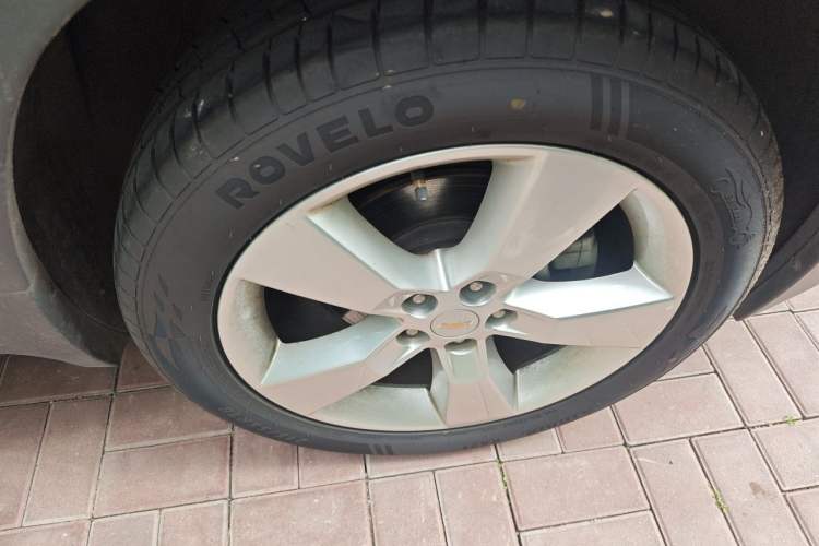 Used Chevrolet Trax 2014 1.4T Automatic Two-Wheel Drive Luxury Model Right Front Wheel Hub