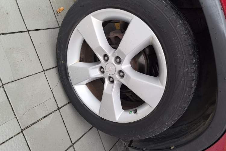 Used Chevrolet Trax 2014 1.4T Automatic Two-Wheel Drive Comfort Version Right Rear Wheel Hub