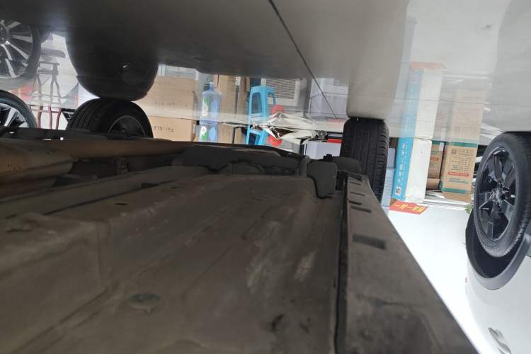 Used Chevrolet Trax 2014 1.4T Automatic All-Wheel Drive Flagship Version Right Side Sill