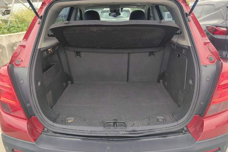 Used Chevrolet Trax 2014 1.4T Automatic Two-Wheel Drive Luxury Model Trunk