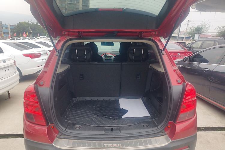 Used Chevrolet Trax 2014 1.4T Automatic Two-Wheel Drive Luxury Model Trunk