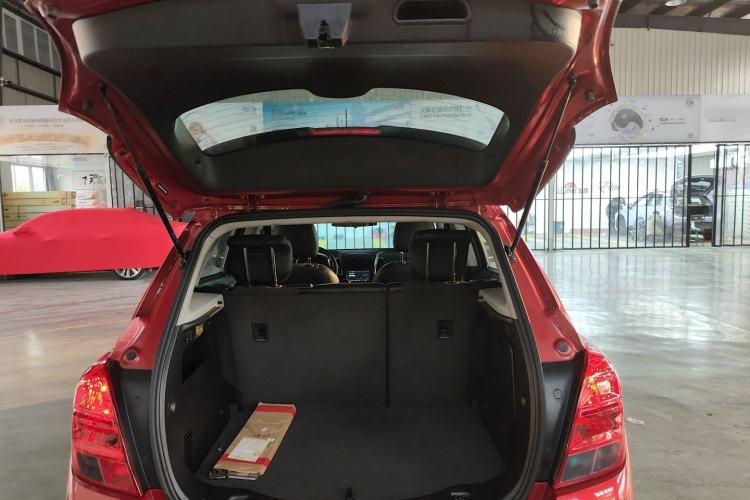 Used Chevrolet Trax 2014 1.4T Automatic Two-Wheel Drive Luxury Model Trunk