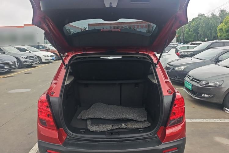 Used Chevrolet Trax 2014 1.4T Automatic Two-Wheel Drive Luxury Model Trunk