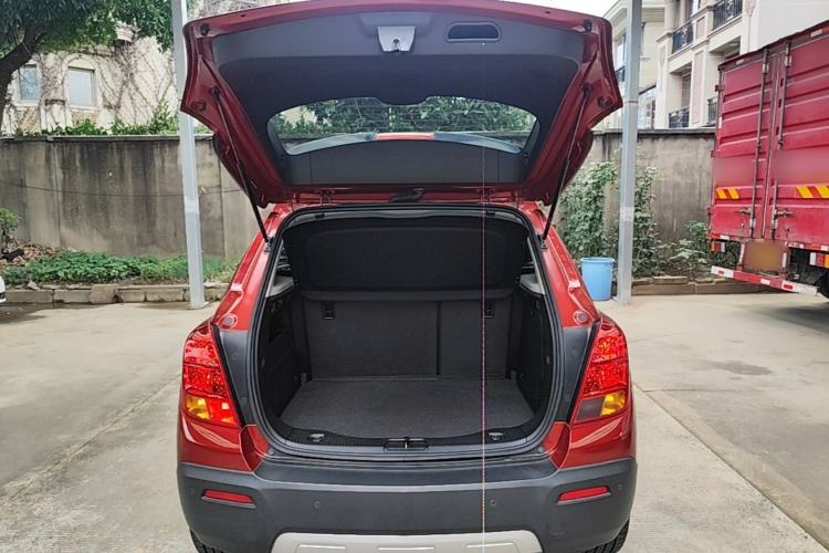 Used Chevrolet Trax 2014 1.4T Automatic Two-Wheel Drive Luxury Model Trunk