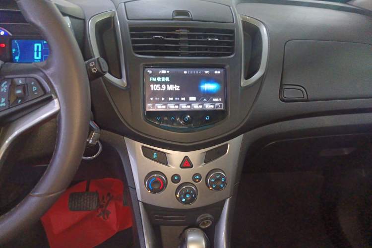 Used Chevrolet Trax 2014 1.4T Automatic Two-Wheel Drive Luxury Model Audio And AC Panel