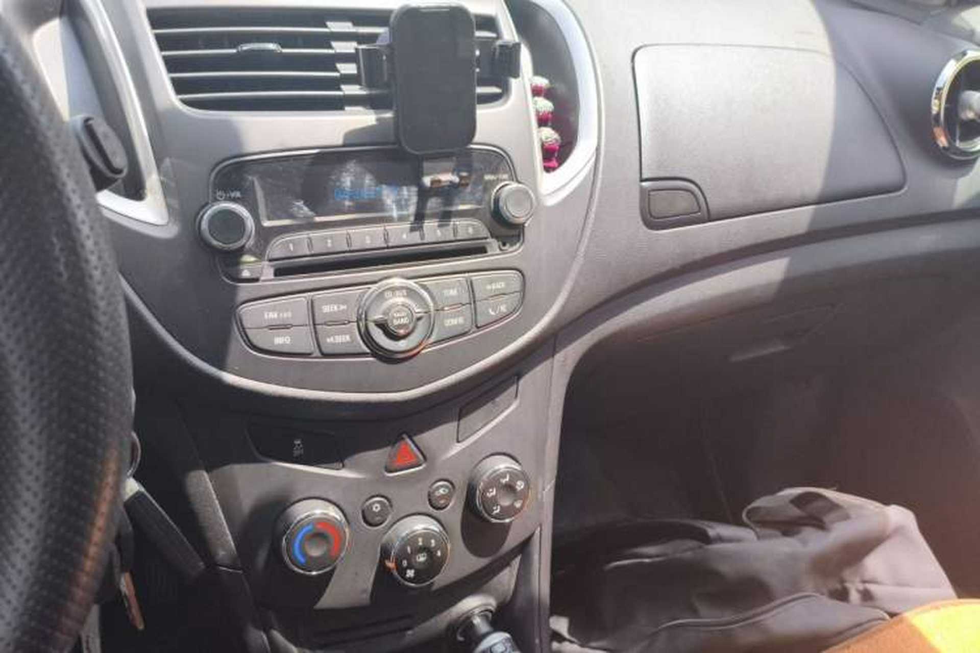 Used Chevrolet Trax 2014 1.4T Manual Two-Wheel Drive Comfort Model Audio And AC Panel