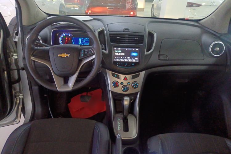 Used Chevrolet Trax 2014 1.4T Automatic Two-Wheel Drive Luxury Model Center Console