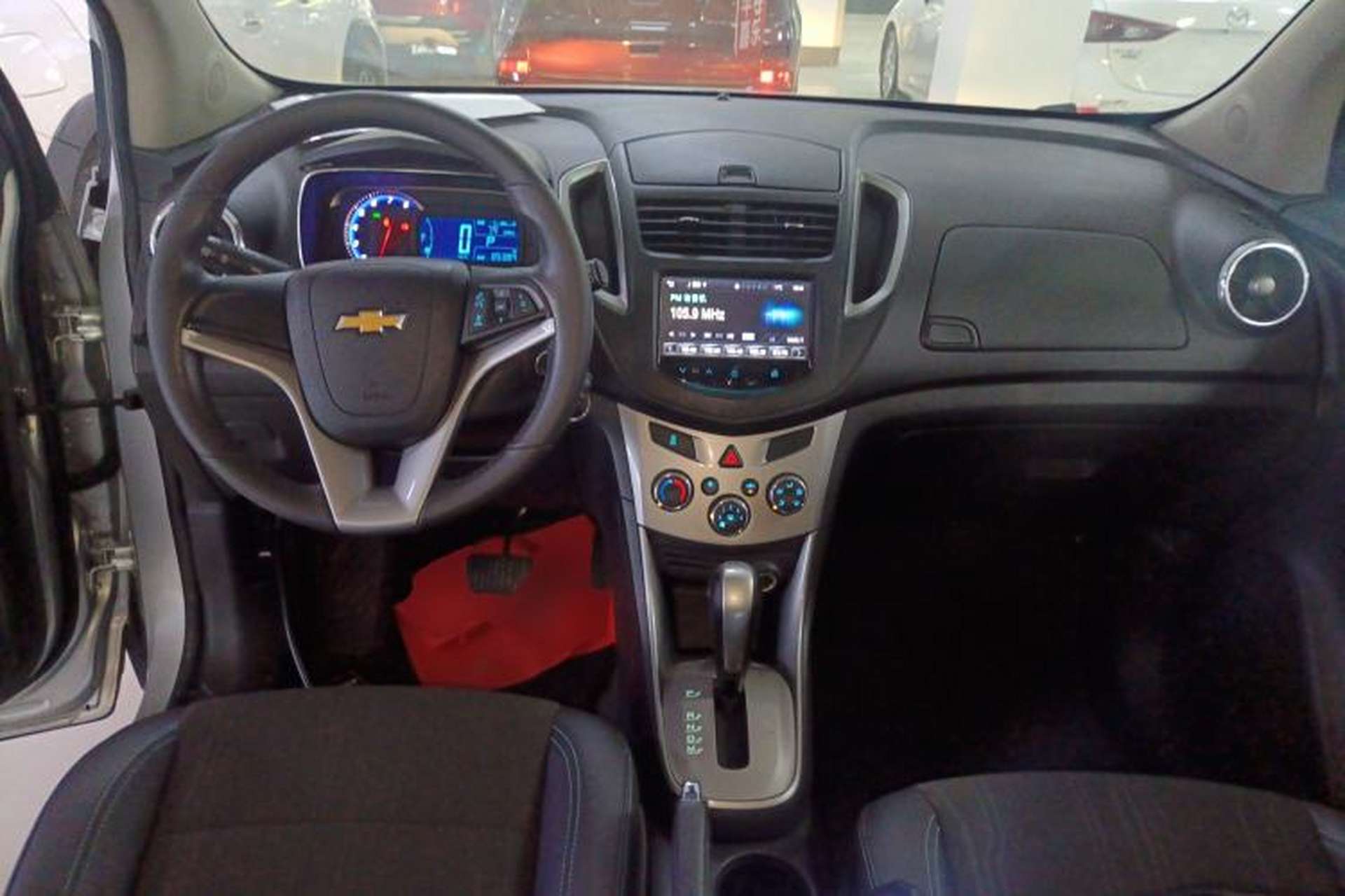 Used Chevrolet Trax 2014 1.4T Automatic Two-Wheel Drive Luxury Model Center Console