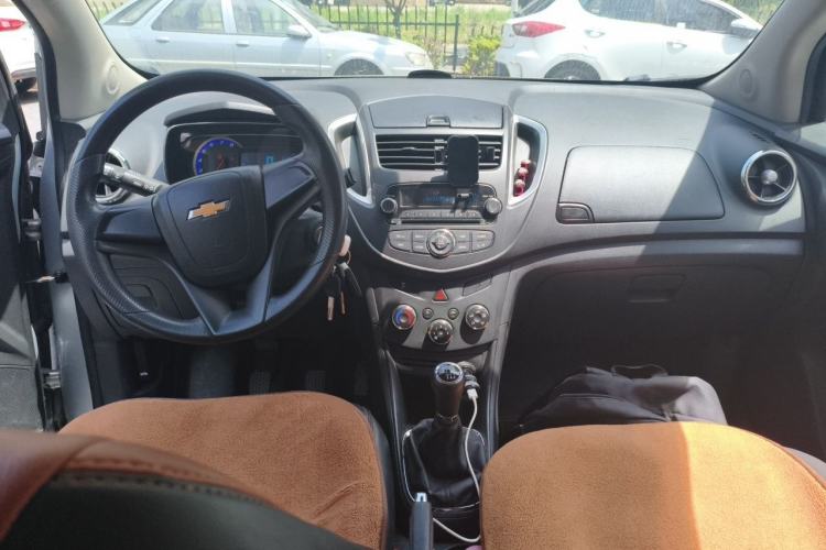 Used Chevrolet Trax 2014 1.4T Manual Two-Wheel Drive Comfort Model Center Console